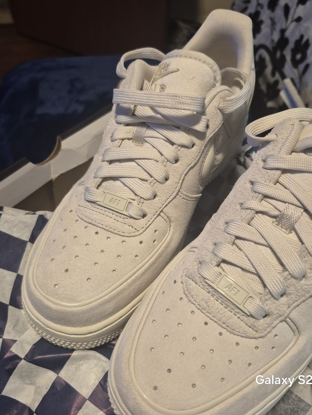 Men's White Low-Top Suede Sneakers